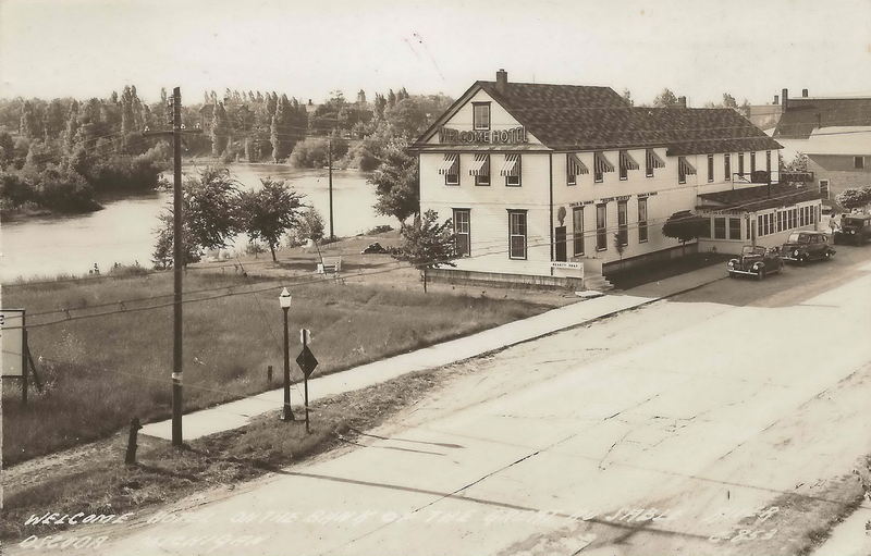 Welcome Hotel - Vintage Postcard